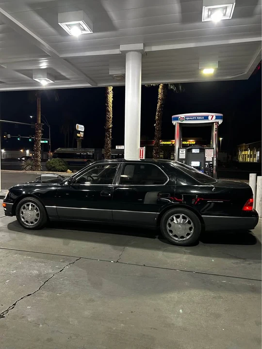 1997 Lexus LS 2nd Gen - Image 2 of 5