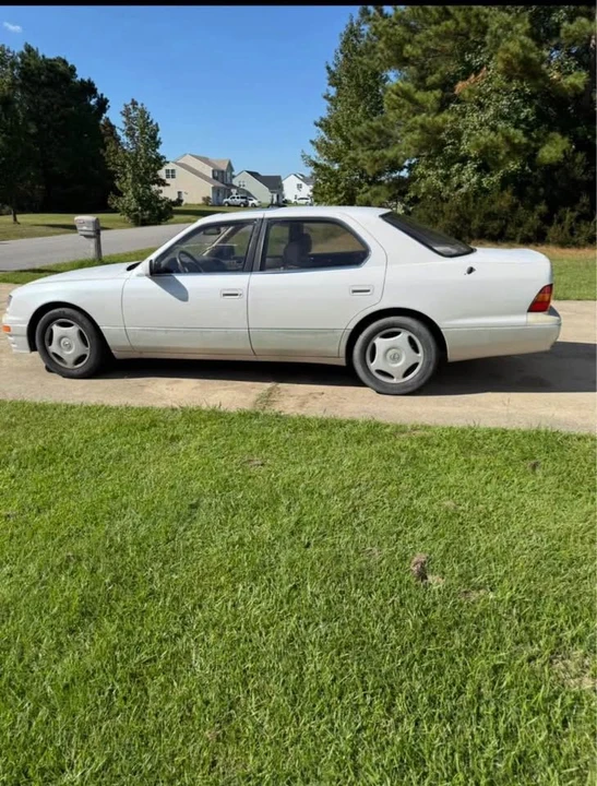 1997 Lexus LS 2nd Gen - Image 4 of 12