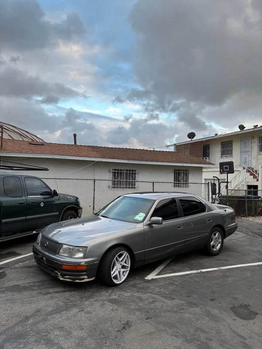 1997 Lexus LS 2nd Gen - Image 2 of 4