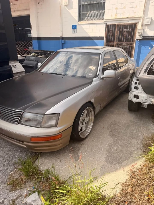 1997 Lexus LS 2nd Gen - Image 2 of 11