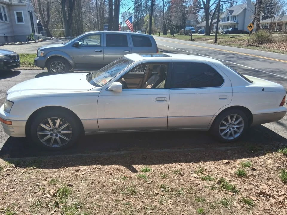 1997 Lexus LS 2nd Gen - Image 2 of 3