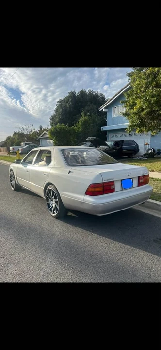 1997 Lexus LS 2nd Gen - Image 2 of 9