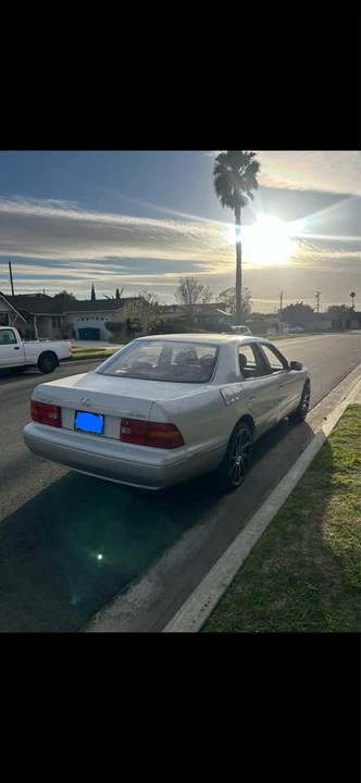 1997 Lexus LS 2nd Gen - Image 3 of 9