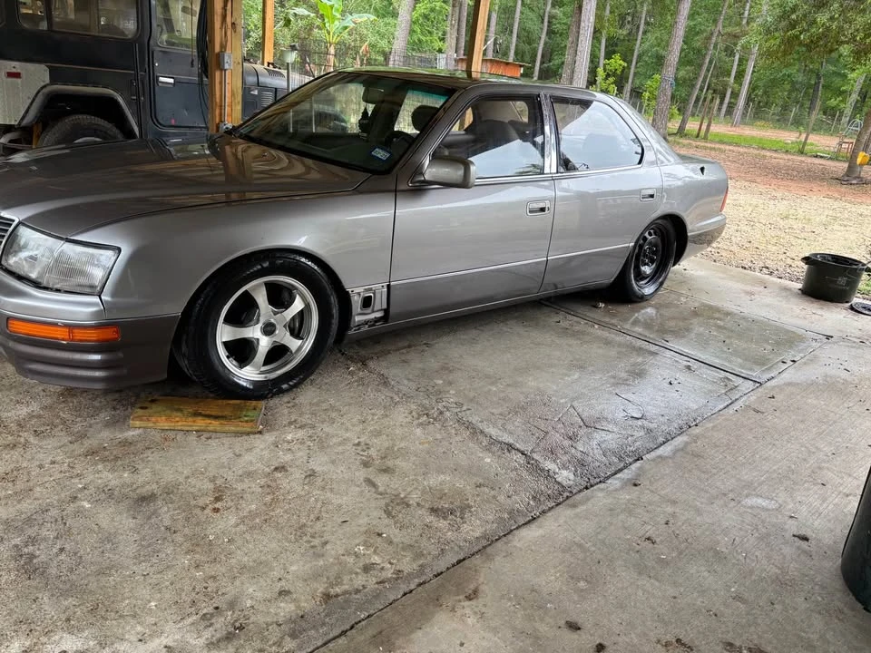 1997 Lexus LS 2nd Gen - Image 4 of 10