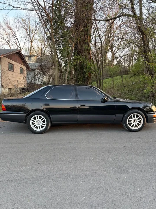 1997 Lexus LS 2nd Gen - Image 4 of 9