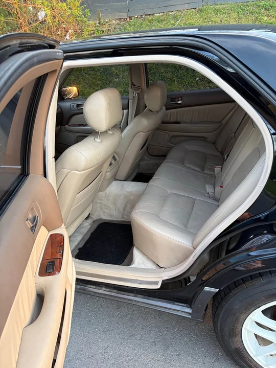 1997 Lexus LS 2nd Gen - Image 6 of 9