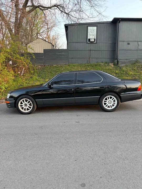 1997 Lexus LS 2nd Gen - Image 2 of 9