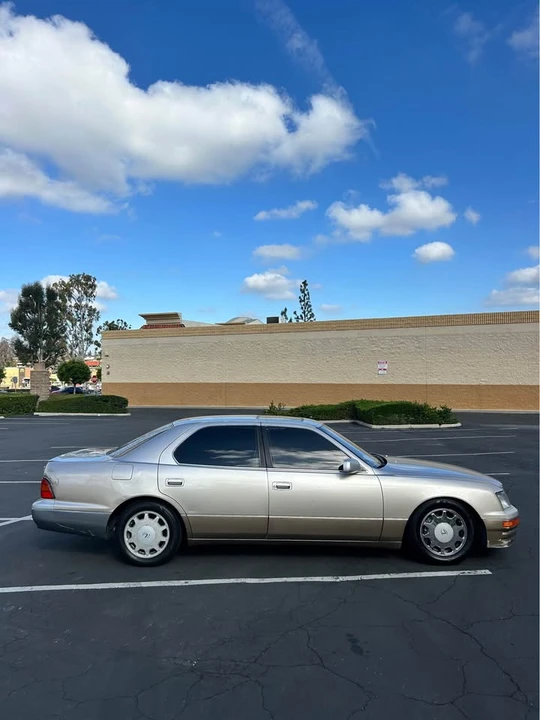 1997 Lexus LS 2nd Gen - Image 2 of 17