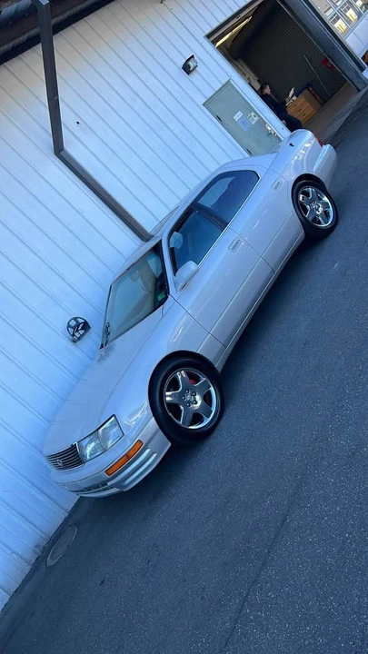 1997 Lexus LS 2nd Gen - Image 2 of 9