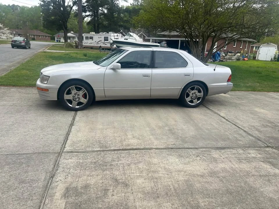 1997 Lexus LS 2nd Gen - Image 5 of 9