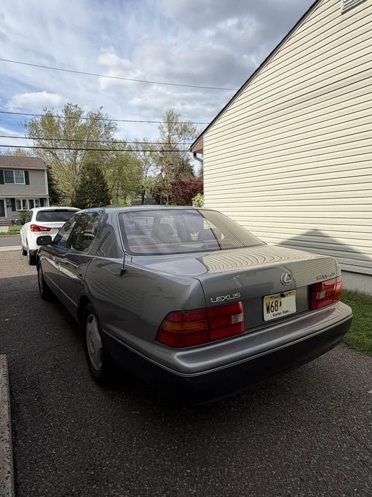 1997 Lexus LS 2nd Gen - Image 2 of 4