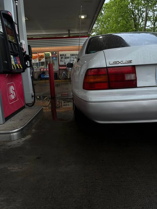 1997 Lexus LS 2nd Gen - Image 3 of 11