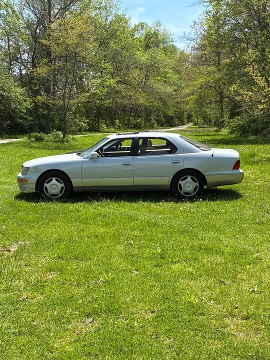 1997 Lexus LS 2nd Gen - Image 5 of 11