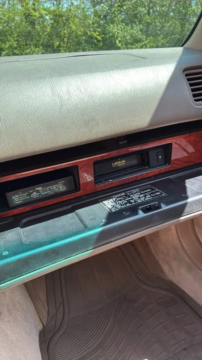 1997 Lexus LS 2nd Gen - Image 8 of 11