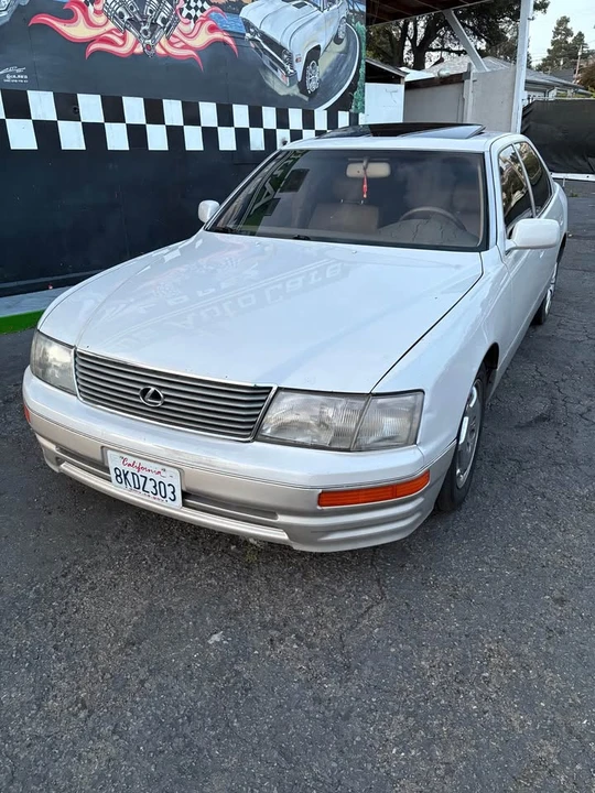 1997 Lexus LS 2nd Gen - Image 2 of 15
