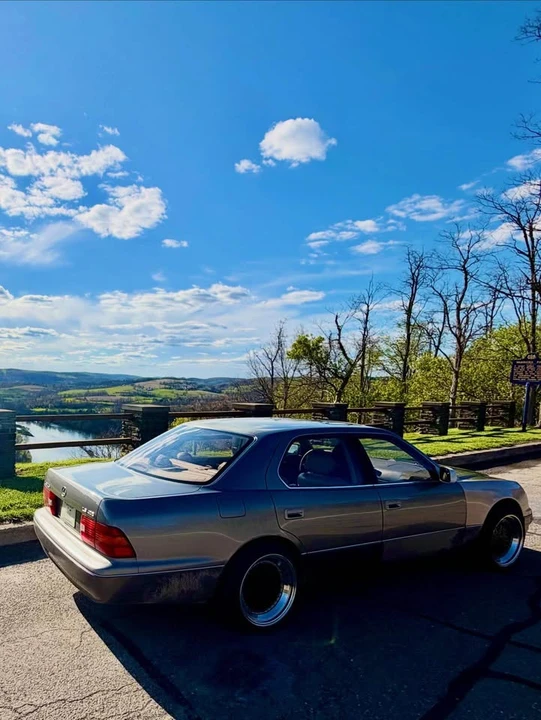 1997 Lexus LS 2nd Gen - Image 2 of 2