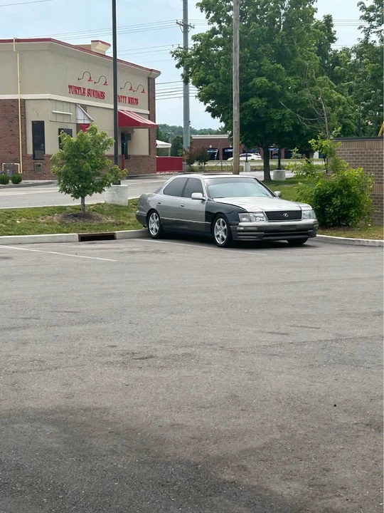 1997 Lexus LS 2nd Gen - Image 2 of 2