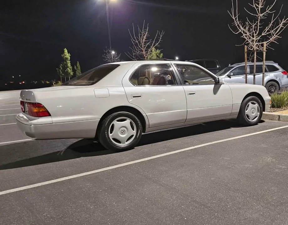 1997 Lexus LS 2nd Gen - Image 2 of 7