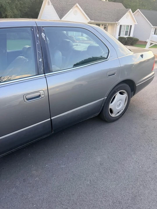 1997 Lexus LS 2nd Gen - Image 2 of 8