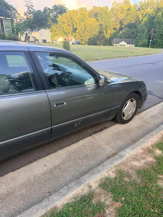 1997 Lexus LS 2nd Gen - Image 5 of 8