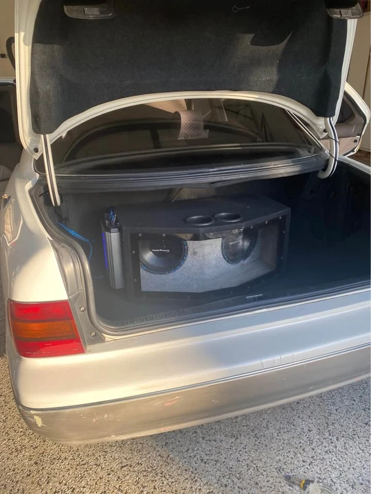 1997 Lexus LS 2nd Gen - Image 10 of 13