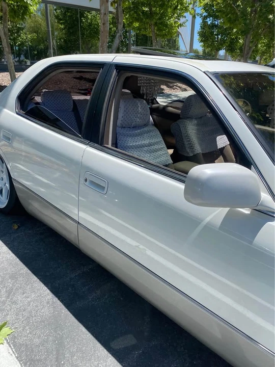 1997 Lexus LS 2nd Gen - Image 3 of 13