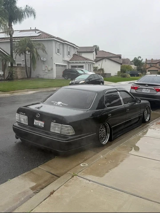 1997 Lexus LS 2nd Gen - Image 2 of 5