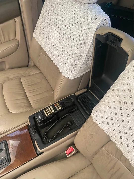 1997 Lexus LS 2nd Gen - Image 11 of 13