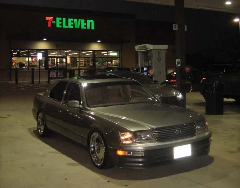 1997 Lexus LS 2nd Gen - Image 2 of 13