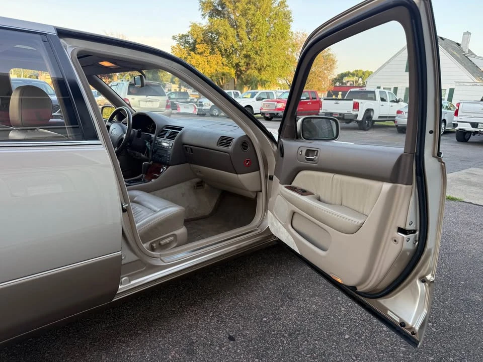 1997 Lexus LS 2nd Gen - Image 10 of 11