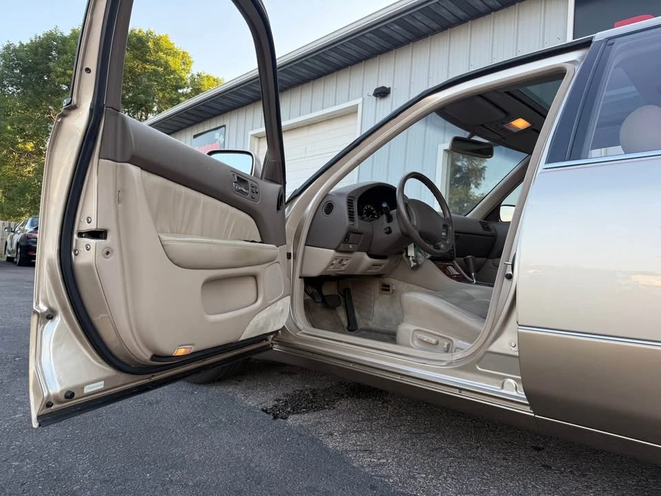 1997 Lexus LS 2nd Gen - Image 3 of 11