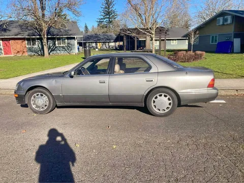 1997 Lexus LS 400 Sedan 4D