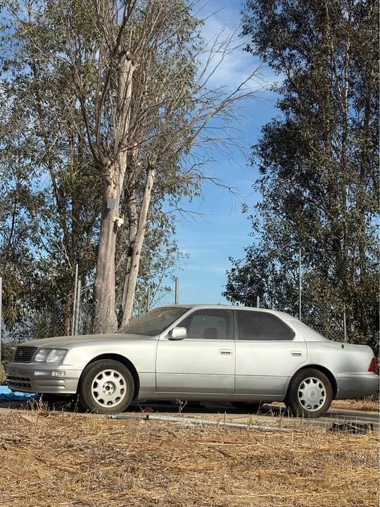 1997 Lexus LS 2nd Gen - Image 2 of 2