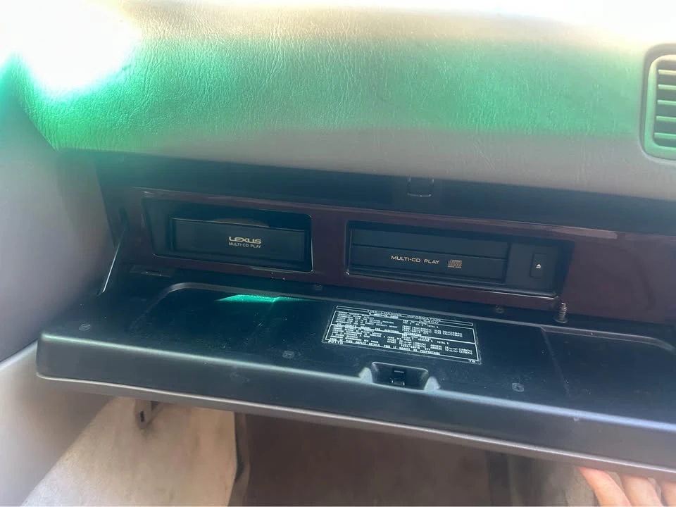 1997 Lexus LS 2nd Gen - Image 14 of 17