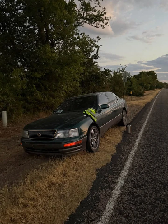 1997 Lexus LS 2nd Gen - Image 16 of 19