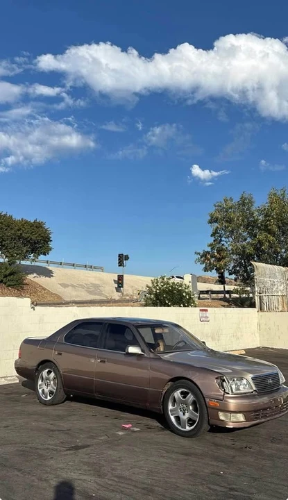 1997 Lexus LS 2nd Gen - Image 5 of 8