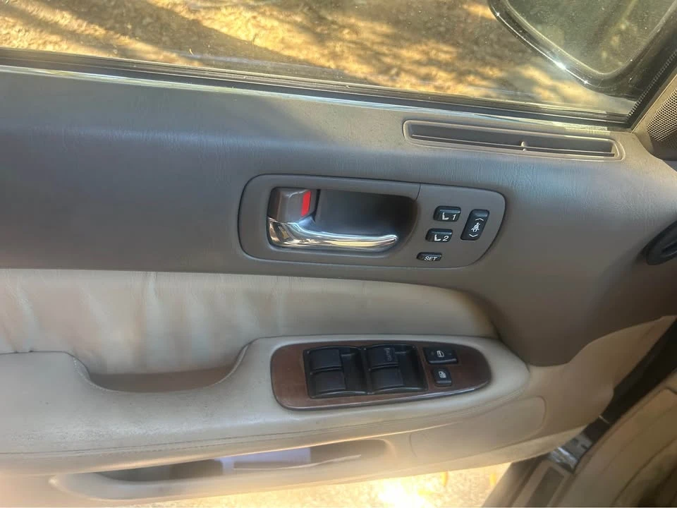 1997 Lexus LS 2nd Gen - Image 11 of 17