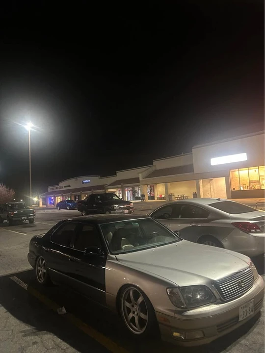 1997 Lexus LS 2nd Gen - Image 9 of 17