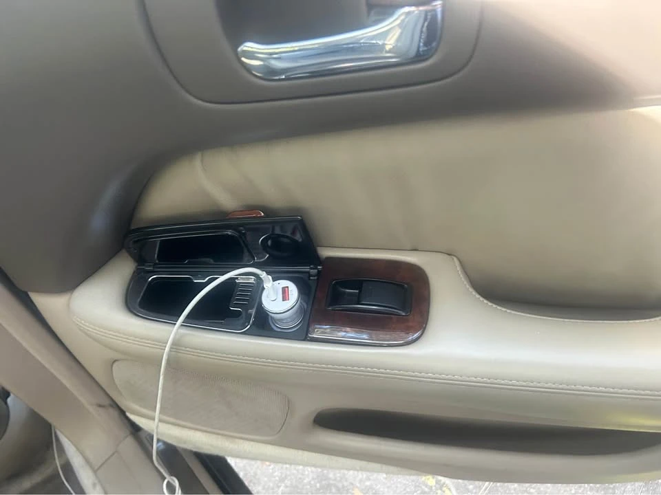 1997 Lexus LS 2nd Gen - Image 13 of 17
