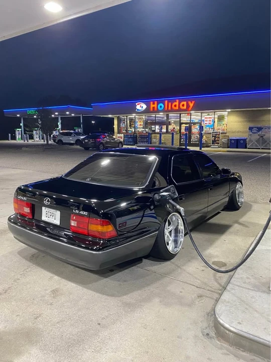 1997 Lexus LS 2nd Gen - Image 2 of 2
