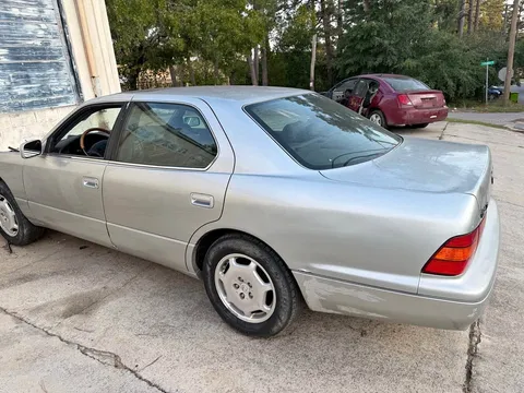 1997 Lexus LS 400 Sedan