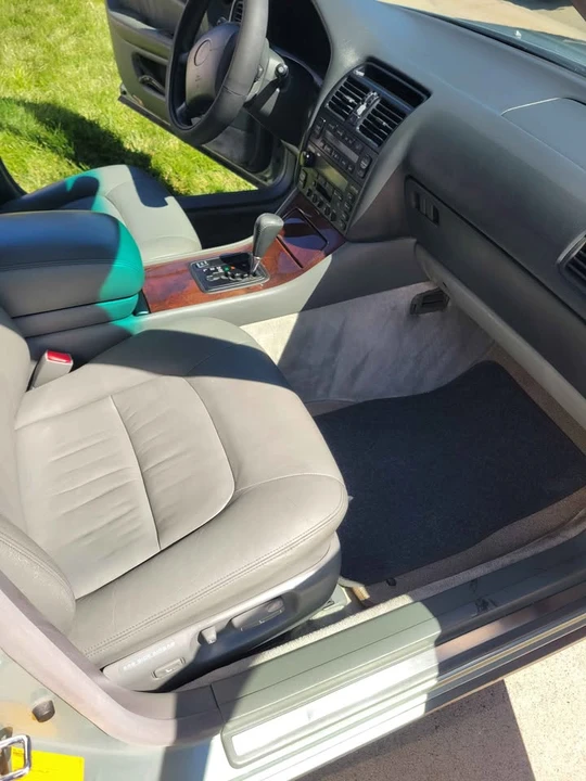 1997 Lexus LS 2nd Gen - Image 10 of 17