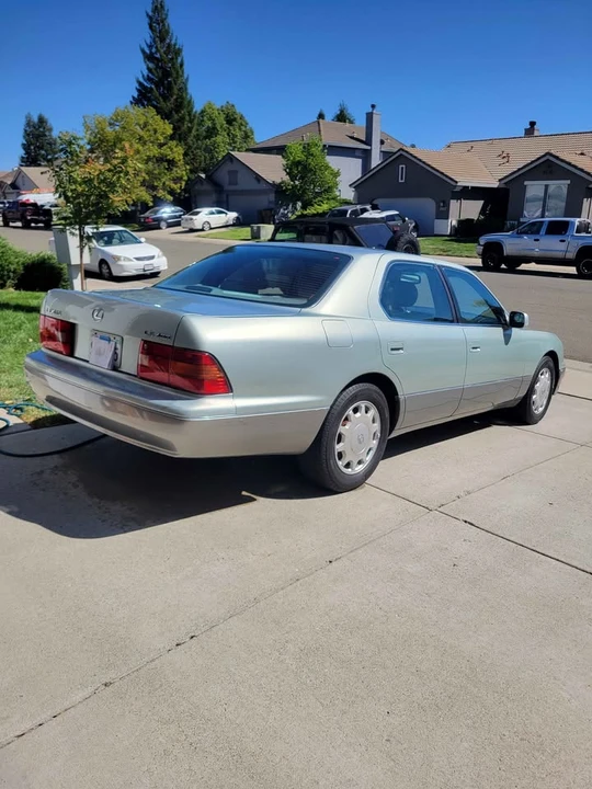 1997 Lexus LS 2nd Gen - Image 2 of 17