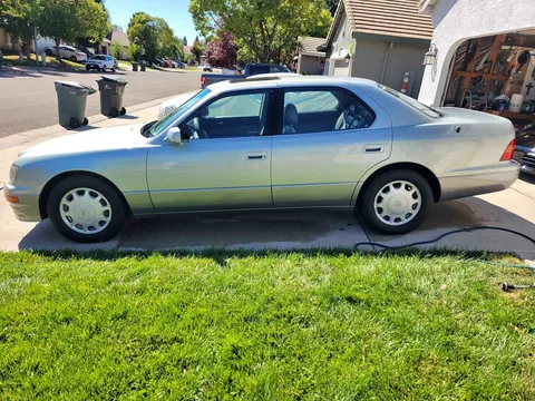 1997 Lexus LS 400 Sedan 4D
