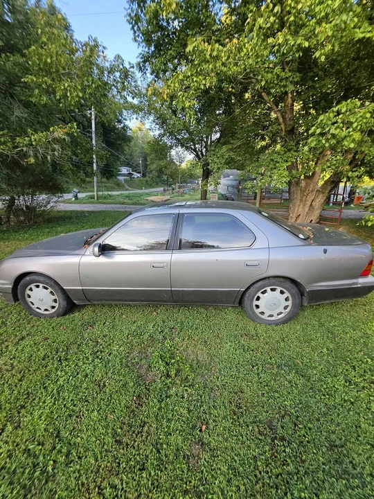 1997 Lexus LS 2nd Gen - Image 4 of 7