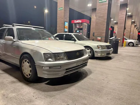 1997 Lexus LS 400 Sedan 4D