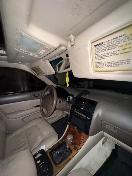 1997 Lexus LS 2nd Gen - Image 9 of 10