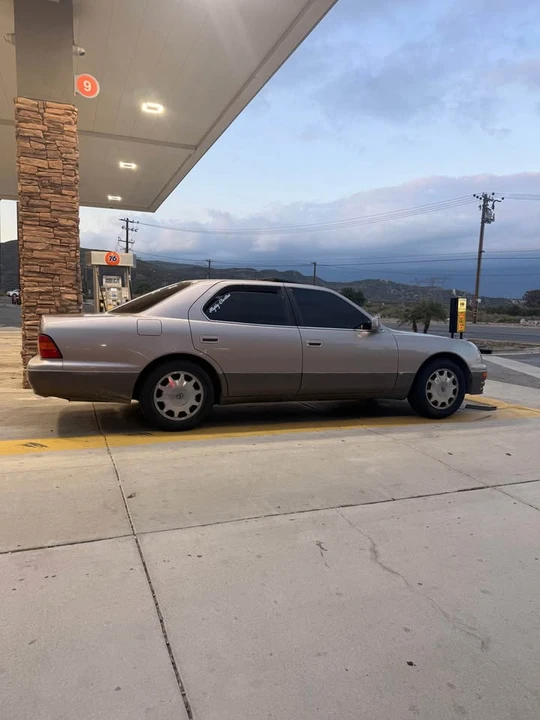 1997 Lexus LS 2nd Gen - Image 2 of 7