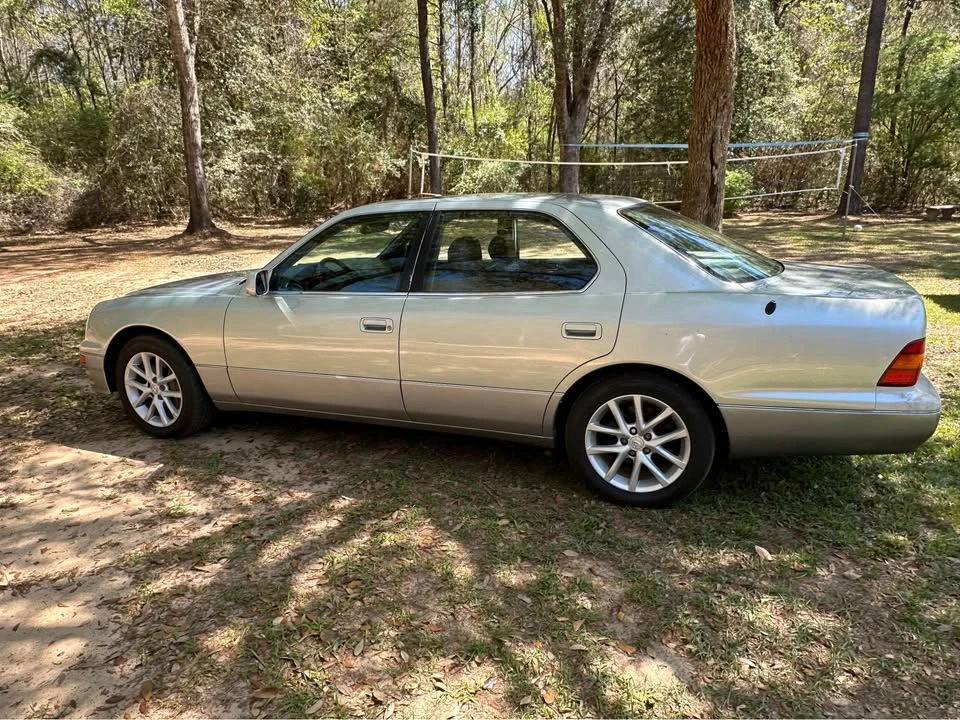 1997 Lexus LS 2nd Gen - Image 2 of 10