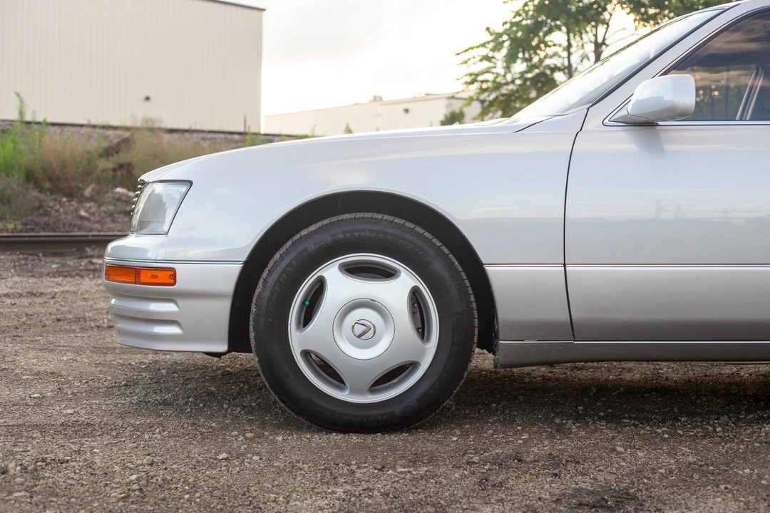 1997 Lexus LS 2nd Gen - Image 28 of 31